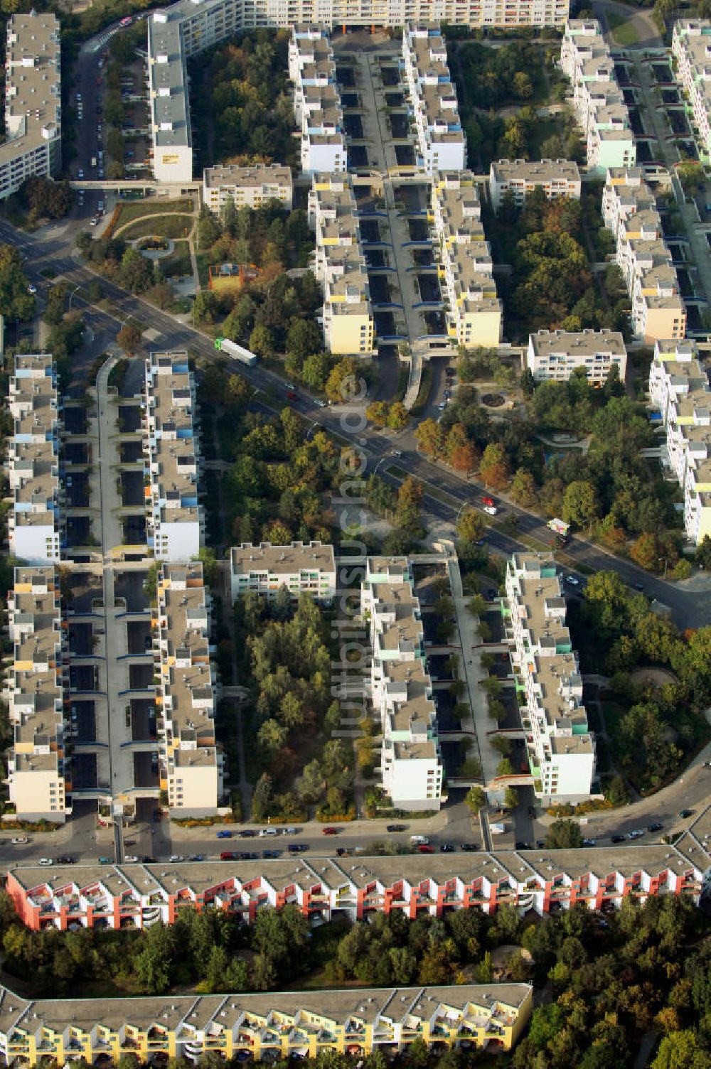 Luftaufnahme Berlin - High-Deck-Siedlung in Berlin-Neukölln