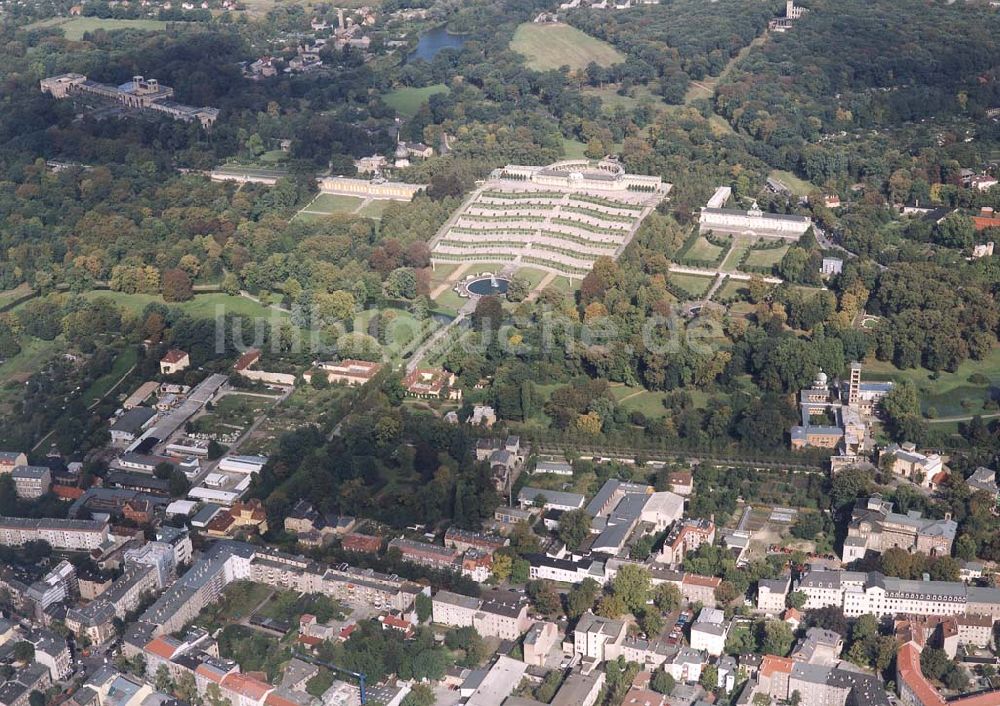 Luftaufnahme Potsdam - Historische Altbauwohnsiedlung an der Potsdamer Lennestraße in der Nähe des Schloß Sanssouci.