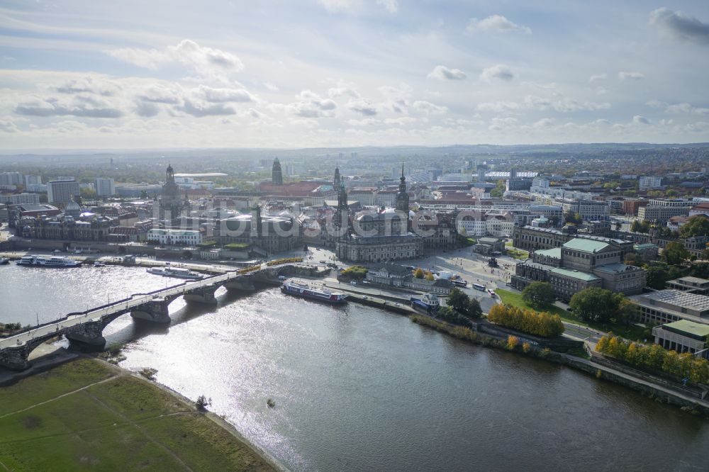 Luftaufnahme Dresden - Historische Altstadt an der Augustusbrücke in Dresden im Bundesland Sachsen, Deutschland