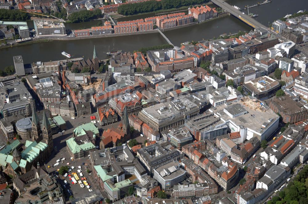 Bremen von oben - Historische Altstadt mit Dom und Rathaus zu Bremen