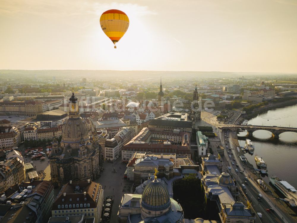 Luftbild Dresden - Historische Altstadt am Elbufer in Dresden im Bundesland Sachsen, Deutschland