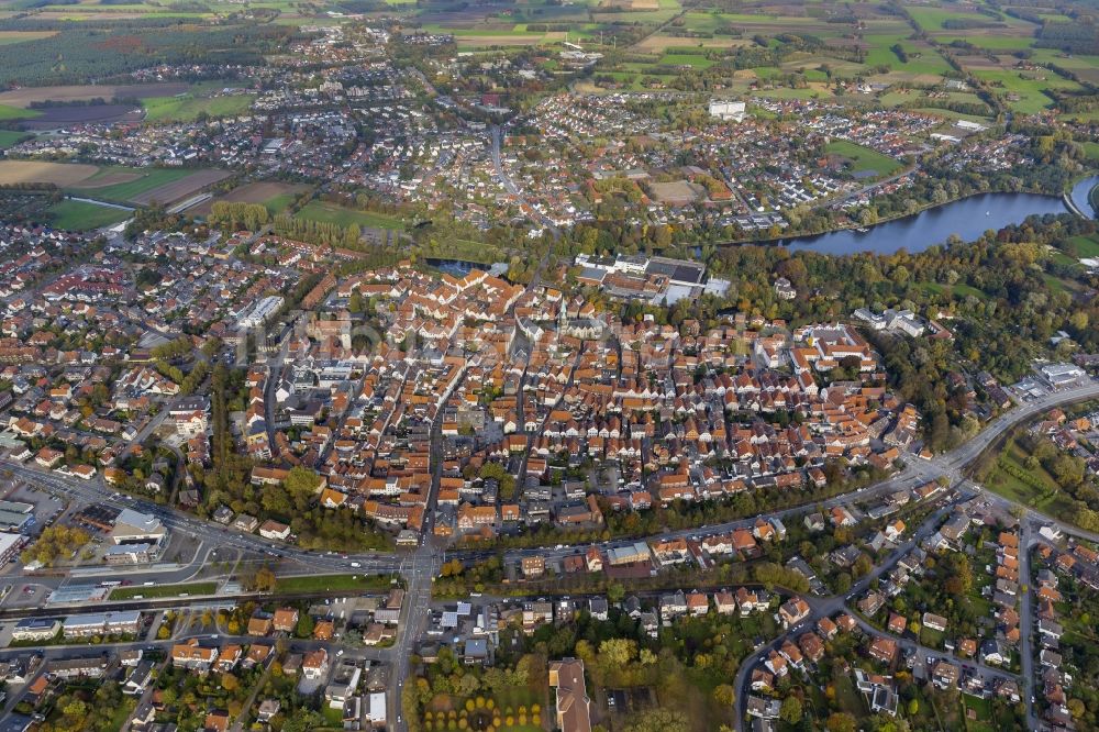 Warendorf aus der Vogelperspektive: Historische Altstadt mit Marktplatz und Laurentiuskirche in Warendorf im Bundesland Nordrhein-Westfalen