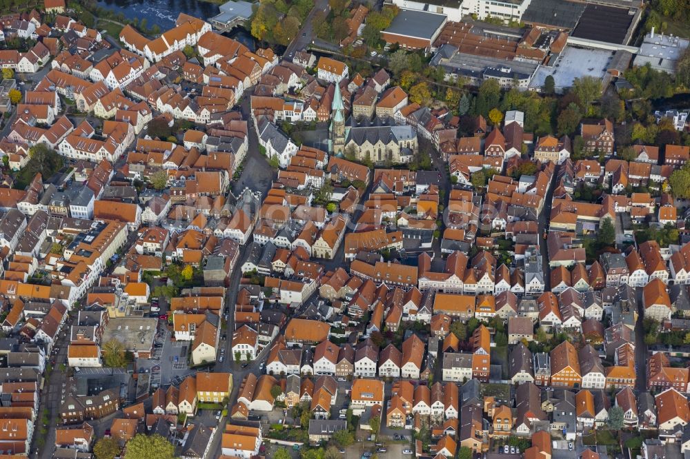 Luftaufnahme Warendorf - Historische Altstadt mit Marktplatz und Laurentiuskirche in Warendorf im Bundesland Nordrhein-Westfalen