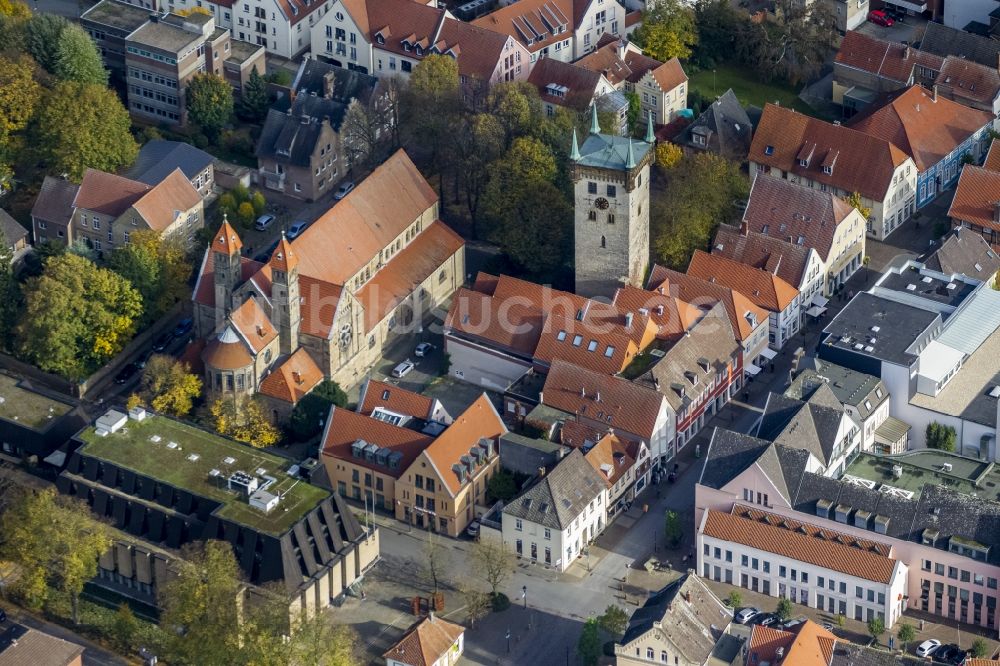 Warendorf aus der Vogelperspektive: Historische Altstadt mit Marktplatz und Laurentiuskirche in Warendorf im Bundesland Nordrhein-Westfalen