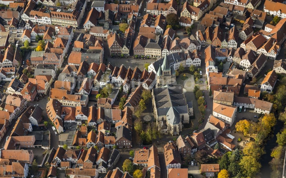 Warendorf von oben - Historische Altstadt mit Marktplatz und Laurentiuskirche in Warendorf im Bundesland Nordrhein-Westfalen