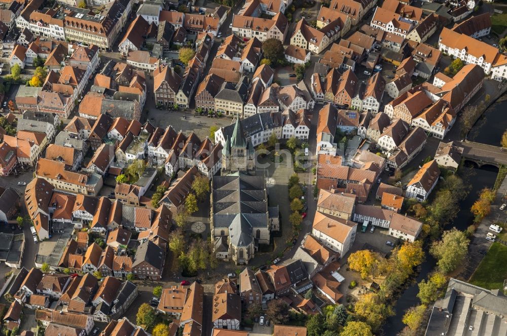 Warendorf aus der Vogelperspektive: Historische Altstadt mit Marktplatz und Laurentiuskirche in Warendorf im Bundesland Nordrhein-Westfalen