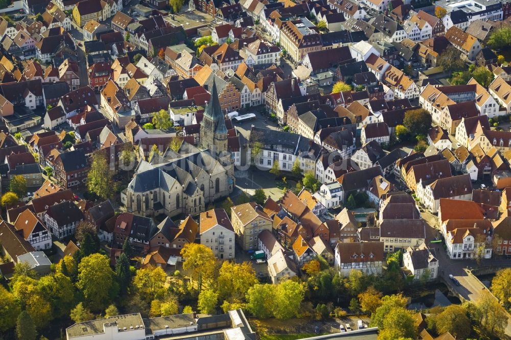 Warendorf aus der Vogelperspektive: Historische Altstadt mit Marktplatz und Laurentiuskirche in Warendorf im Bundesland Nordrhein-Westfalen