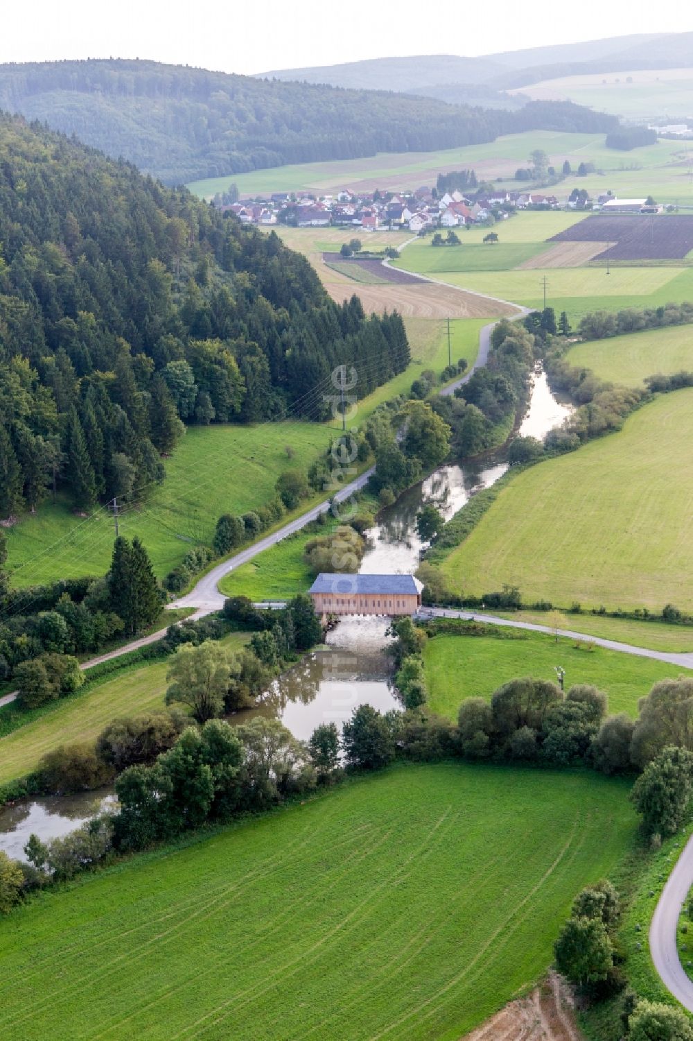 Luftbild Zimmern - Historische, überdachte Brücke über die Donau in Zimmern im Bundesland Baden-Württemberg, Deutschland