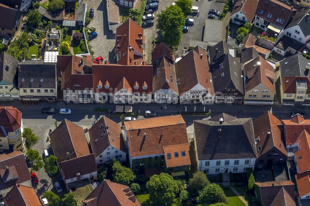 Rietberg aus der Vogelperspektive: Historische Fachwerkhaus - Innenstadt in Rietberg im Bundesland Nordrhein-Westfalen