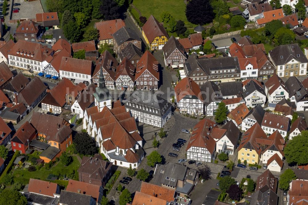 Rietberg von oben - Historische Fachwerkhaus - Innenstadt in Rietberg im Bundesland Nordrhein-Westfalen