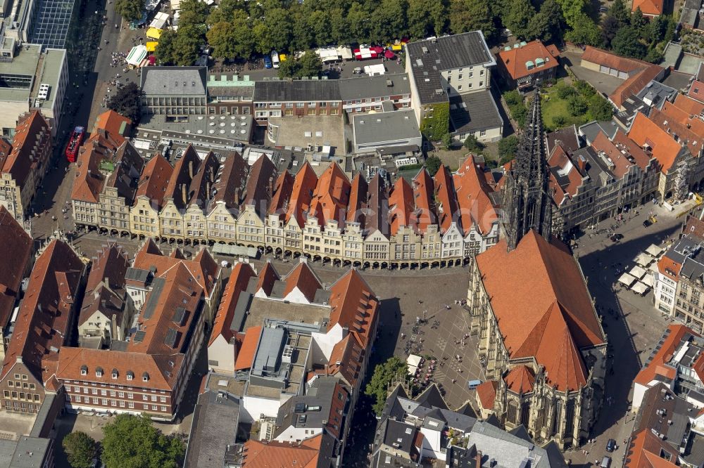 Luftaufnahme Münster - Historische Fachwerkhäuser an der Kirche St. Lamberti am Prinzipalmarkt in Münster im Bundesland Nordrhein-Westfalen