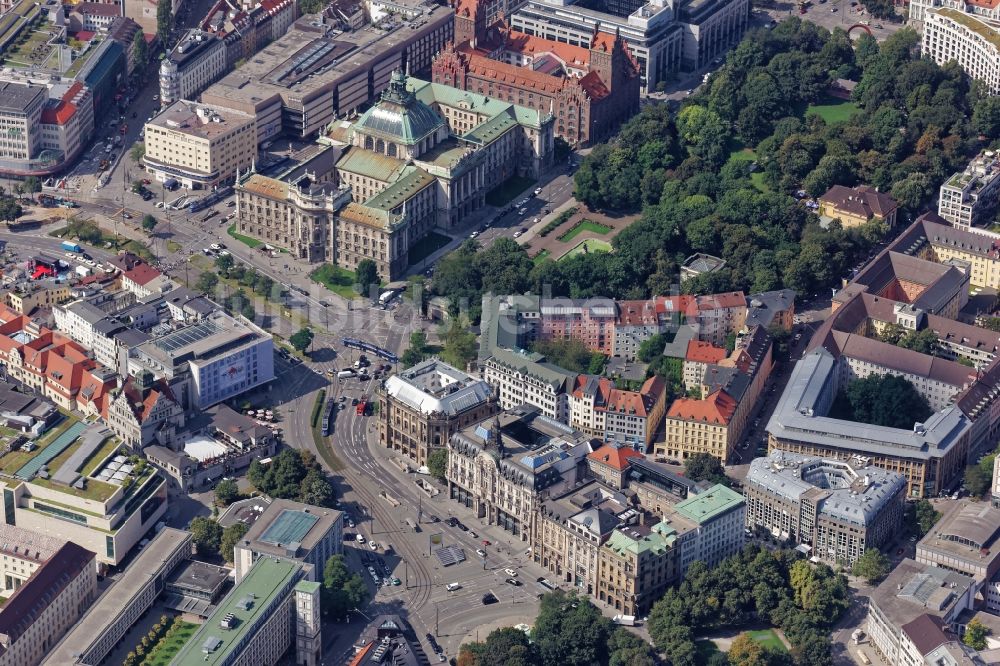 Luftbild München - Historische Gebäude am Lenbachplatz in München im Bundesland Bayern