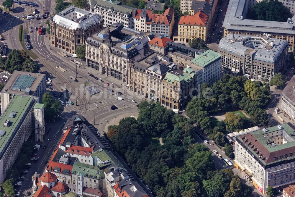 Luftaufnahme München - Historische Gebäude am Lenbachplatz in München im Bundesland Bayern