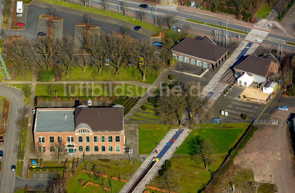 Oberhausen von oben - Historische Gebäude Steigerhaus und Torhaus im Nordosten der Parkanlage OLGA-Park im Stadtteil Osterfeld in Oberhausen im Bundesland Nordrhein-Westfalen