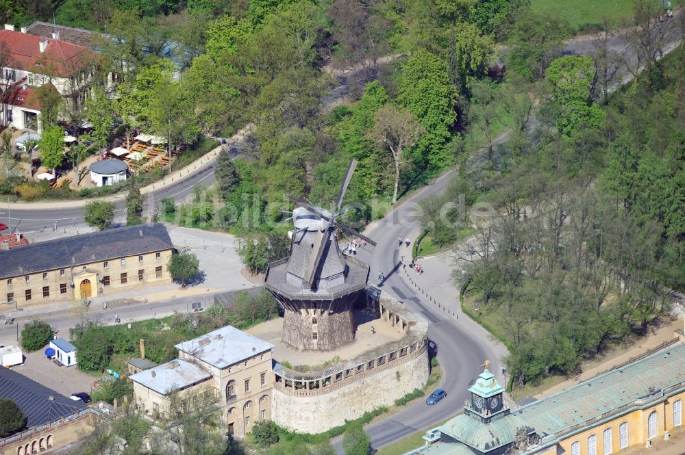 Luftbild Potsdam - Historische Mühle an der Maulbeeralle am Schlosspark in Potsdam