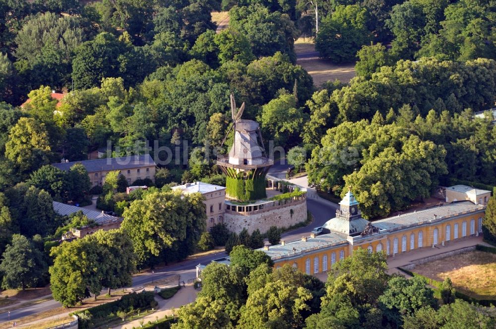 Luftaufnahme Potsdam - Historische Mühle von Sanssouci in Potsdam im Bundesland Brandenburg