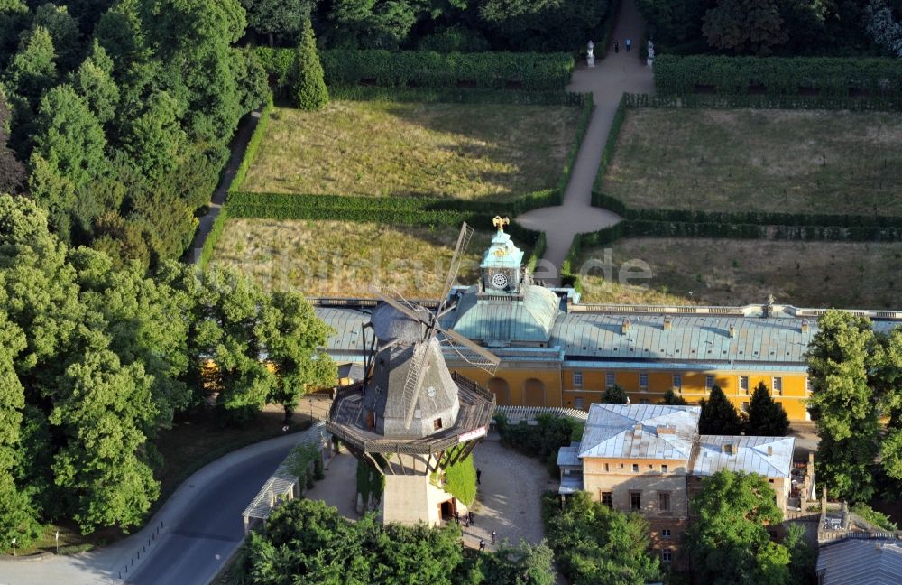 Luftaufnahme Potsdam - Historische Mühle von Sanssouci in Potsdam im Bundesland Brandenburg