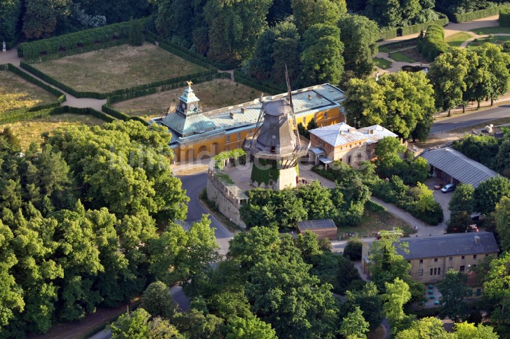 Potsdam von oben - Historische Mühle von Sanssouci in Potsdam im Bundesland Brandenburg