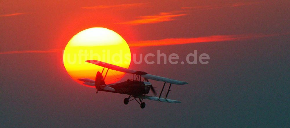 Hamm aus der Vogelperspektive: Historische Oldtimer über Hamm bei Sonnenuntergang