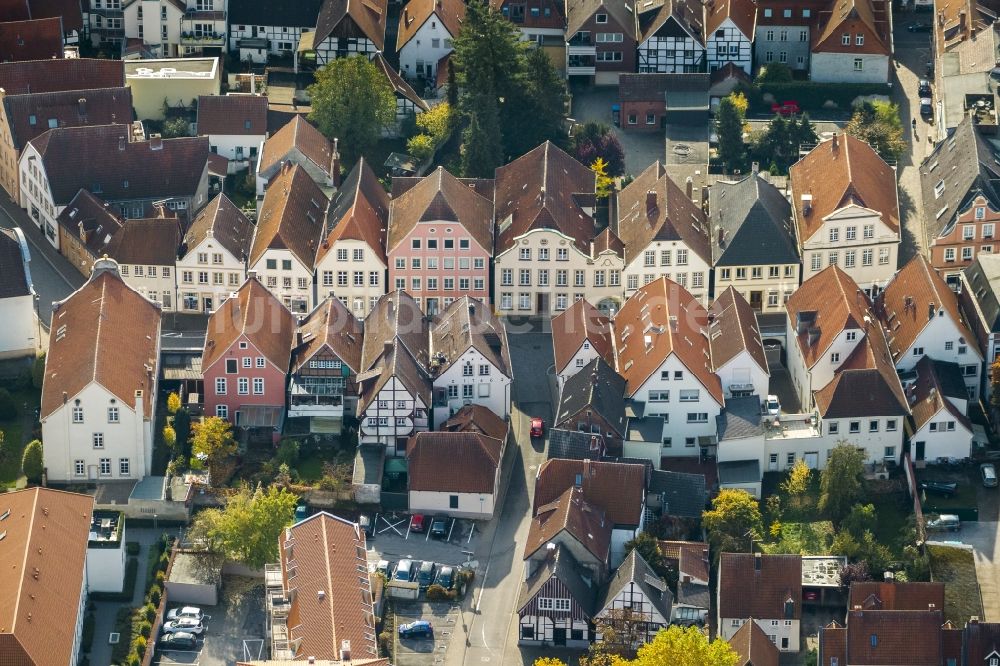 Luftbild Warendorf - Historische Wohngebäude Altstadt mit den Häusern in den Straßenzügen Brünebrede und Oststraße in Warendorf im Bundesland Nordrhein-Westfalen