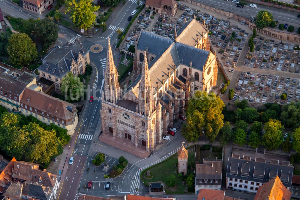 Obernai aus der Vogelperspektive: Historischer Altbau- Gebäudekomplex in Obernai in Grand Est, Frankreich