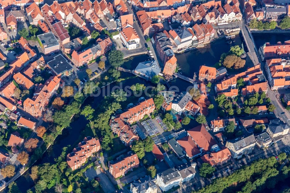 Luftbild Lüneburg - Historischer Hafen mit Lüner Mühle Restaurant & Vinothek in Lüneburg im Bundesland Niedersachsen, Deutschland