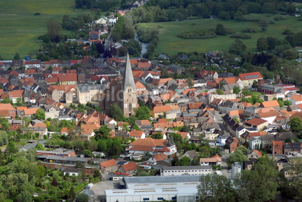 Luftaufnahme Bützow - Historischer Stadtkern Bützow mit Stiftskirche