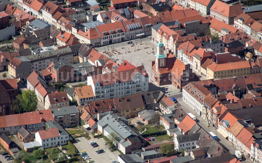 Wittstock von oben - Historischer Stadtkern am Marktplatz von Wittstock im Bundesland Brandenburg