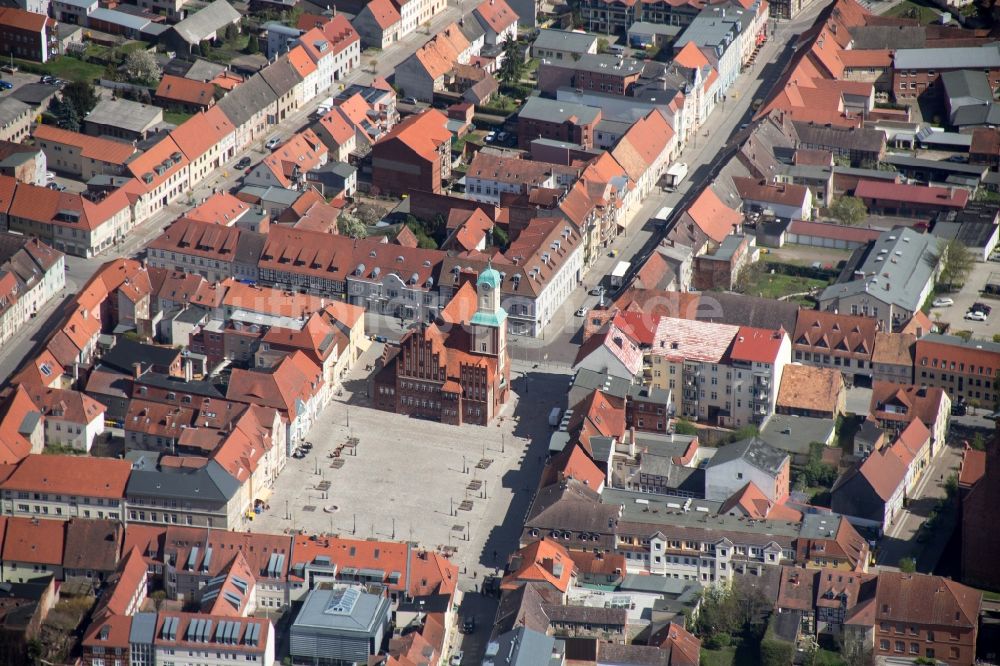 Luftaufnahme Wittstock - Historischer Stadtkern am Marktplatz von Wittstock im Bundesland Brandenburg