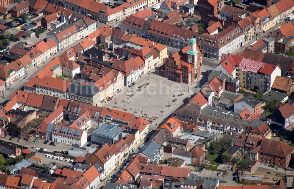 Wittstock aus der Vogelperspektive: Historischer Stadtkern am Marktplatz von Wittstock im Bundesland Brandenburg