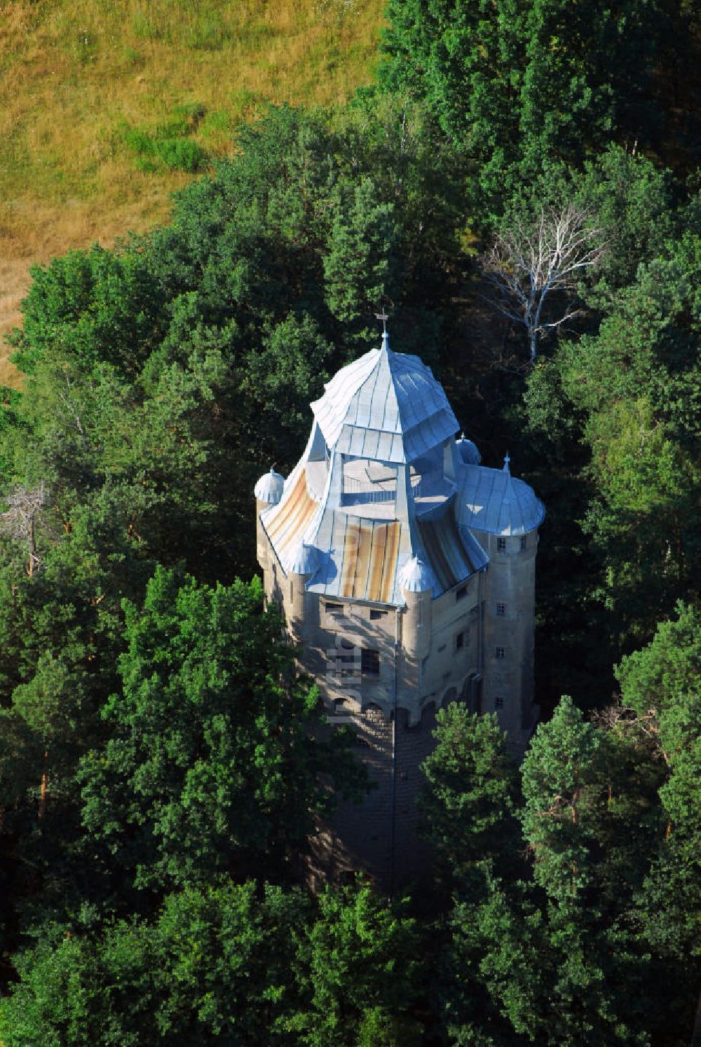 Luftbild Bad Schmiedeberg - Historischer Wasserturm in Bad Schmiedeberg