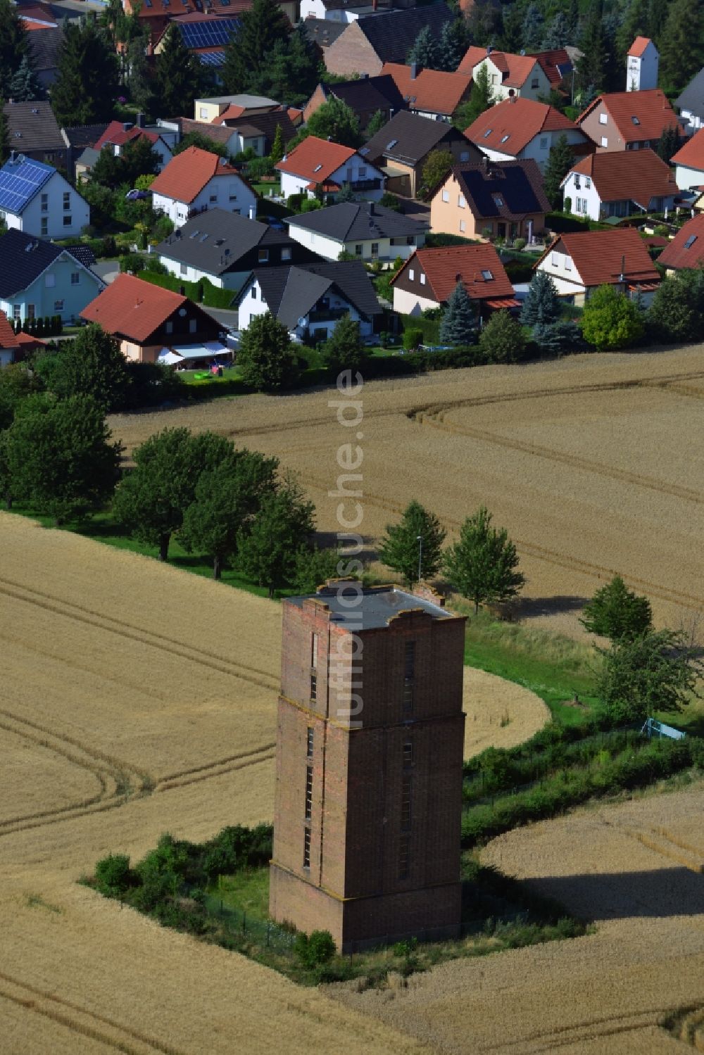 Langendorf aus der Vogelperspektive: Historischer Wasserturm Obergreißlau am Ortsrand von Langendorf in Sachsen-Anhalt