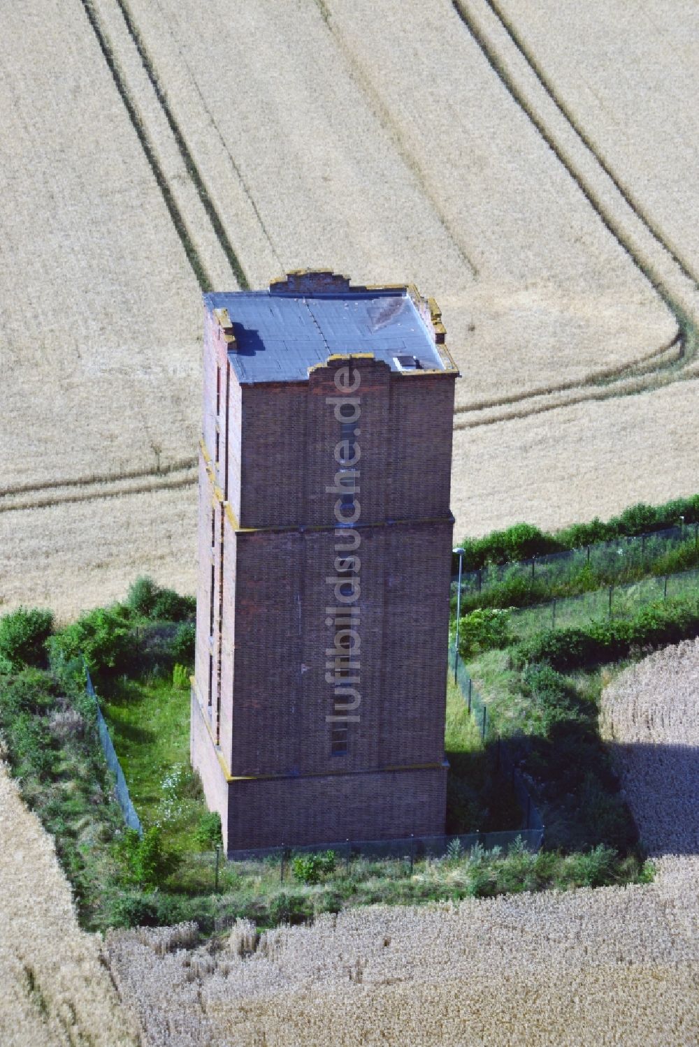 Luftaufnahme Langendorf - Historischer Wasserturm Obergreißlau am Ortsrand von Langendorf in Sachsen-Anhalt