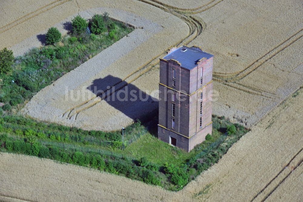 Langendorf von oben - Historischer Wasserturm Obergreißlau am Ortsrand von Langendorf in Sachsen-Anhalt