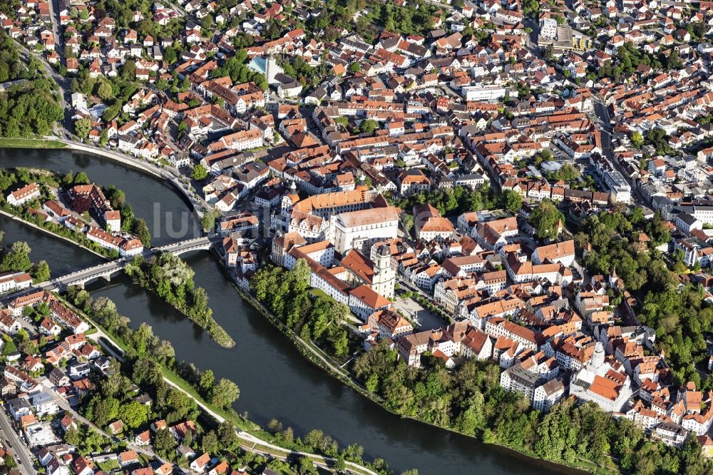 Neuburg an der Donau aus der Vogelperspektive: Historisches Altstadt- Zentrum von Neuburg an der Donau im Bundesland Bayern