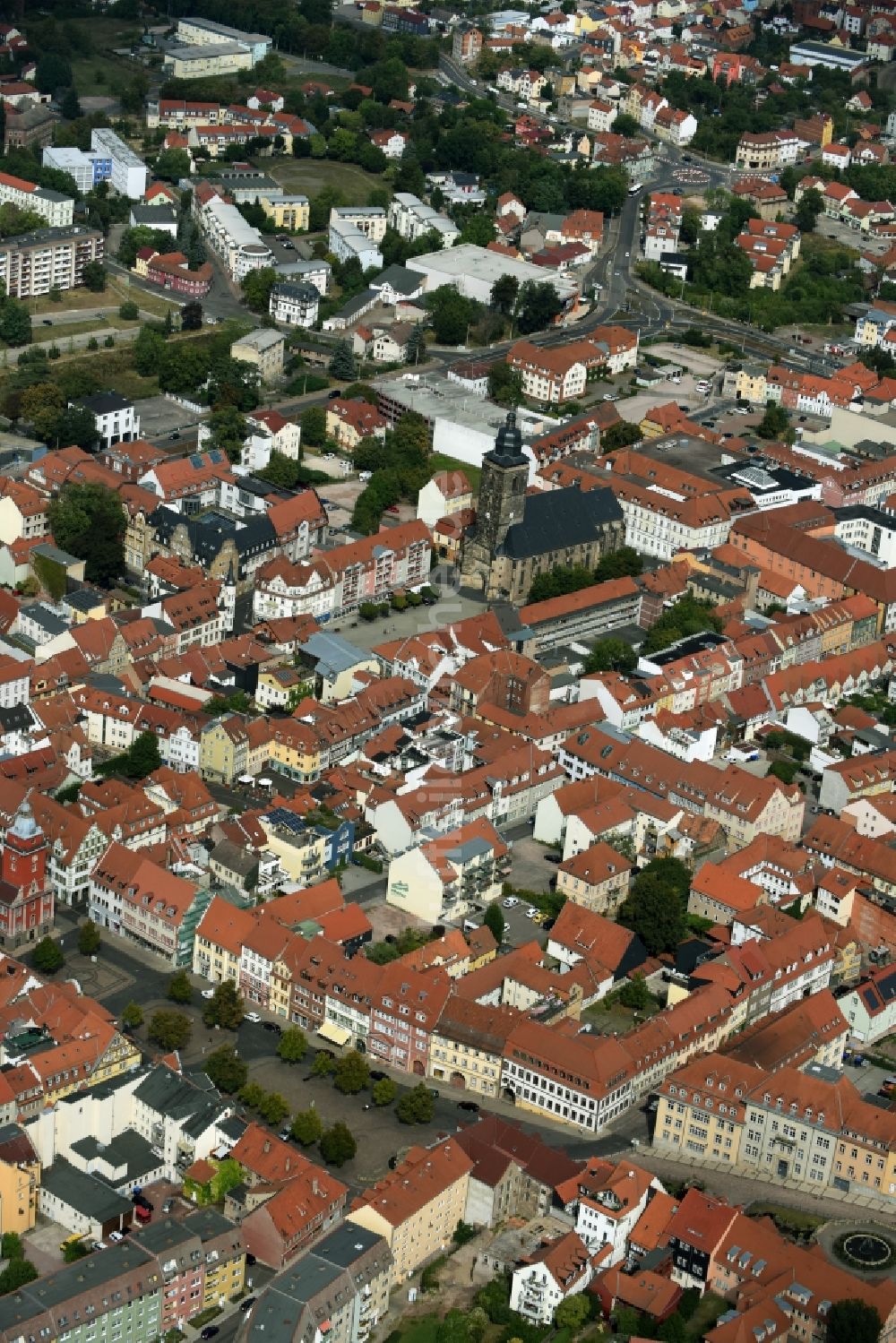 Luftaufnahme Gotha - Historisches Altstadtzentrum mit der Margarethenkirche auf dem Neumarkt von Gotha im Bundesland Thüringen