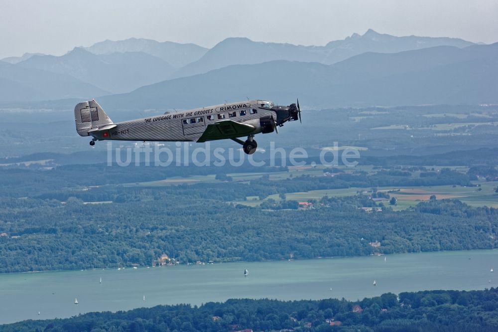 Luftbild Starnberg - Historisches Flugzeug Junkers 52 im Flug nahe dem Starnberger See im Bundesland Bayern