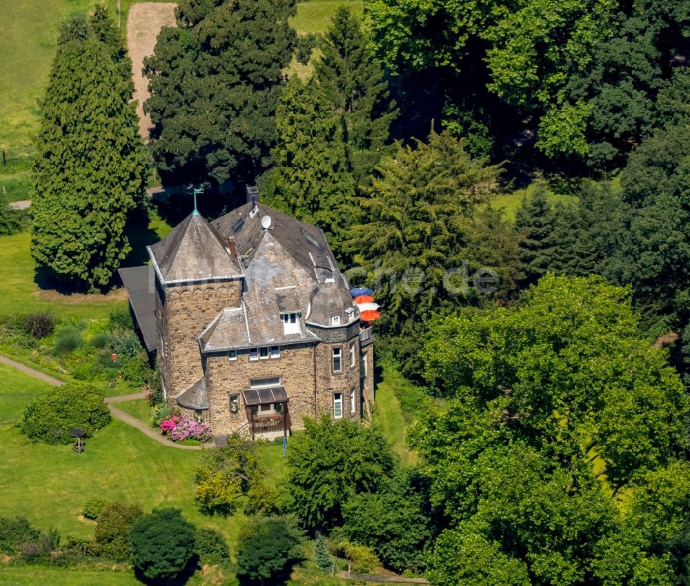 Witten aus der Vogelperspektive: Historisches Naturstein- Bürgerhaus auf dem Gelände des Pferdesportbetrieb Nils Altenbernd in Witten im Bundesland Nordrhein-Westfalen