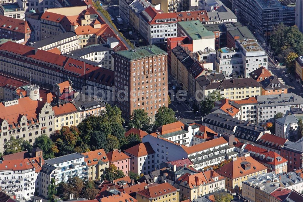 Luftaufnahme München - Historisches Städtisches Hochhaus in München im Bundesland Bayern