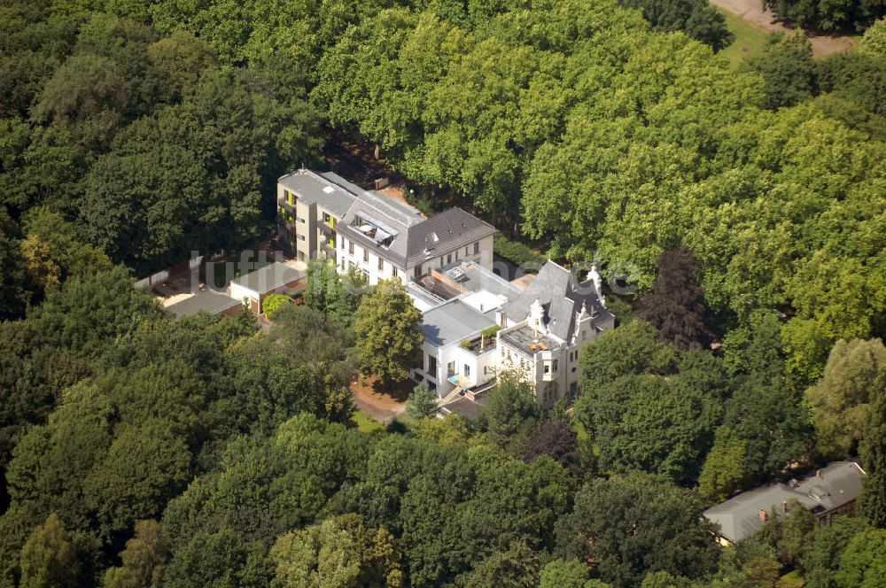 Luftbild Berlin - Historisches Villenensemble im Treptower Park