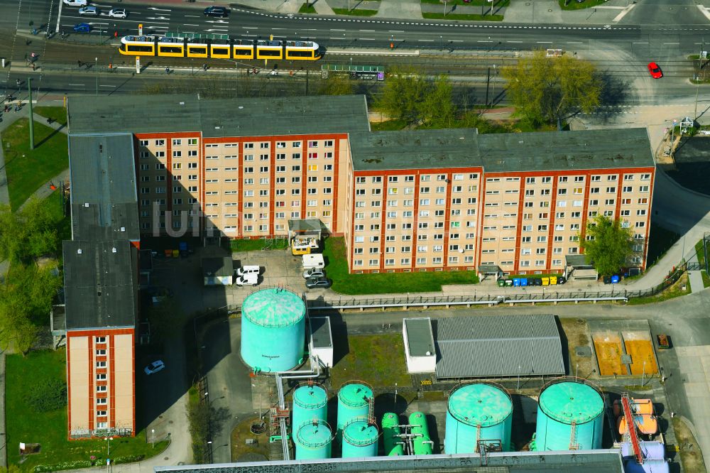 Luftaufnahme Berlin - Hoch- Speicherbehälter des alten Heizkraftwerkes in Berlin, Deutschland