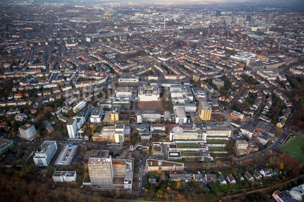 Luftbild Essen - Hochaus auf dem Klinikgelände des Krankenhauses Universitätsklinikum Essen in Essen im Bundesland Nordrhein-Westfalen