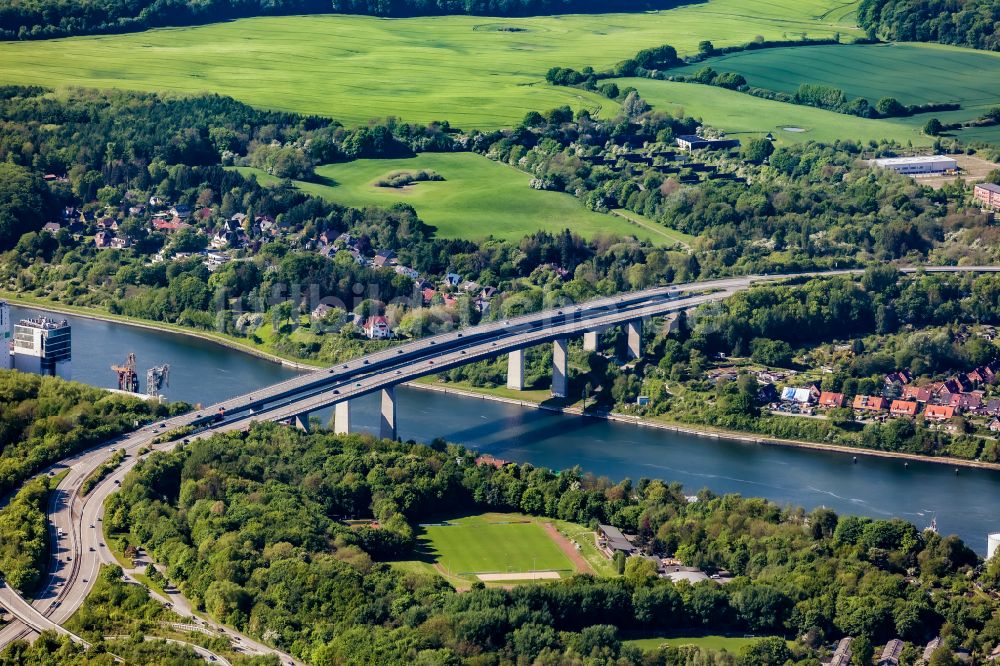 Luftbild Kiel - Hochbrücke über den Nord- Ostsee- Kanal in Holtenau in Kiel im Bundesland Schleswig-Holstein, Deutschland