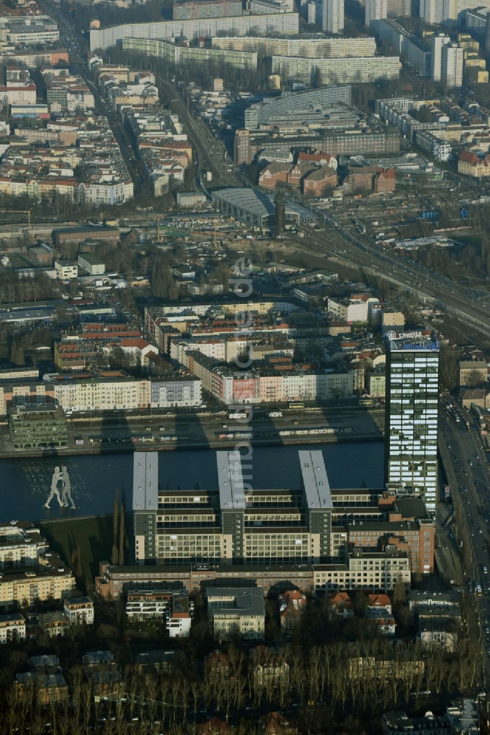 Luftaufnahme Berlin - Hochhaus Allianz-Tower in Berlin - Treptow