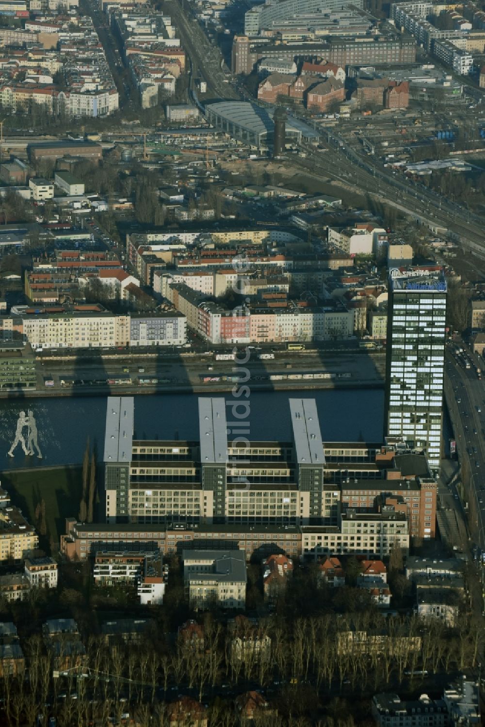 Berlin von oben - Hochhaus Allianz-Tower in Berlin - Treptow