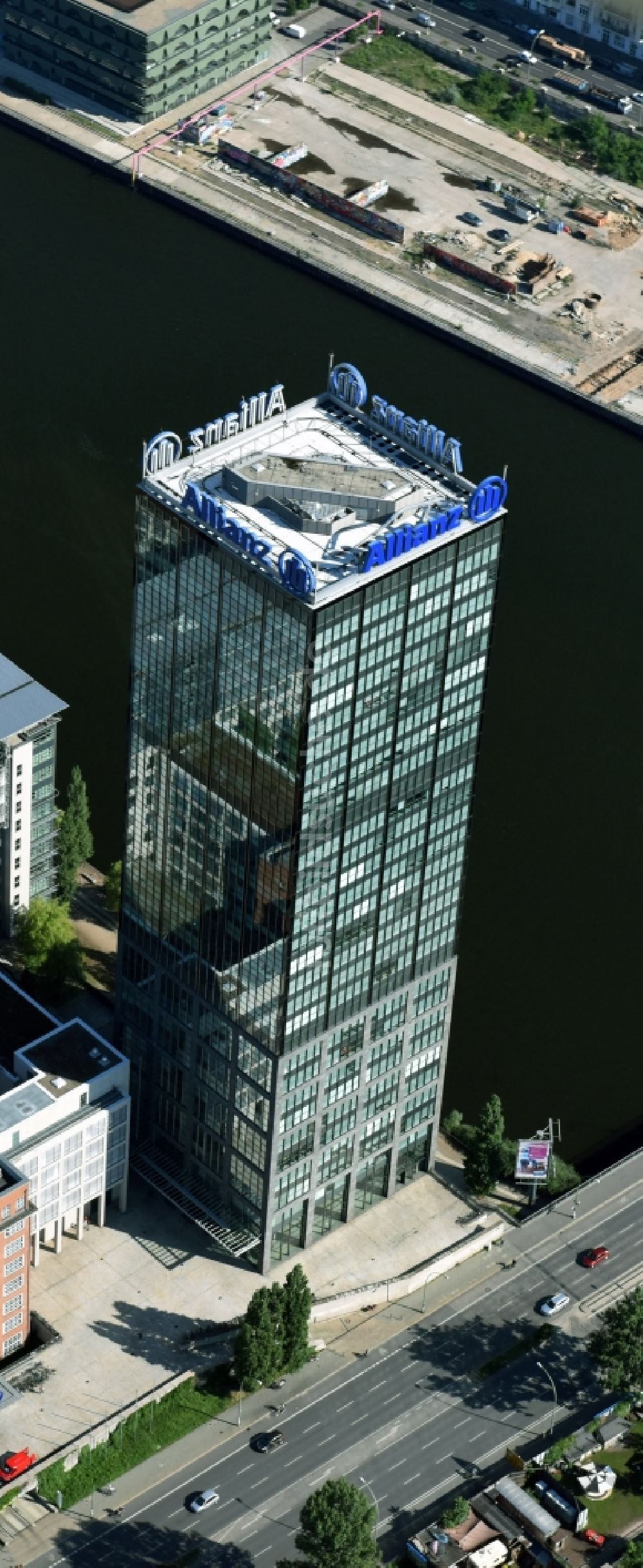 Luftaufnahme Berlin - Hochhaus Allianz-Tower in Berlin - Treptow