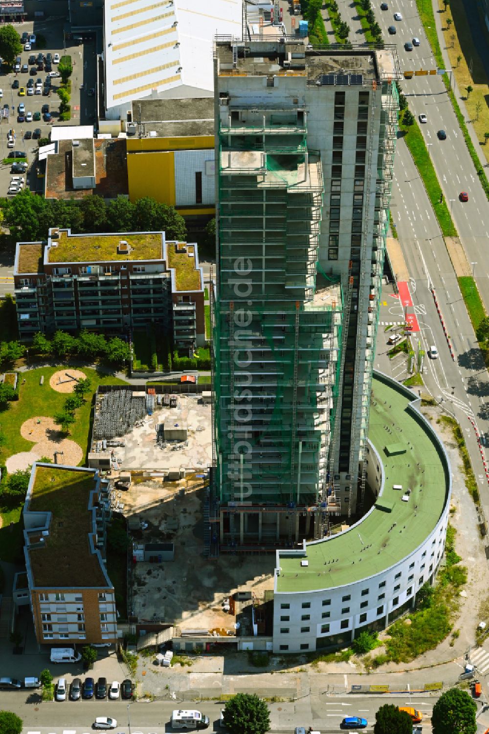 Fellbach von oben - Hochhaus- Baustelle der Hotelanlage Schwabenlandtower in Fellbach im Bundesland Baden-Württemberg, Deutschland