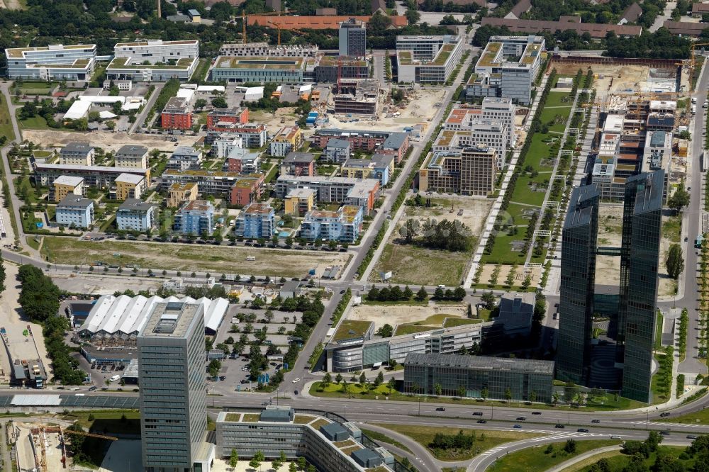 München von oben - Hochhaus- Emsemble Highlight Towers in München im Bundesland Bayern