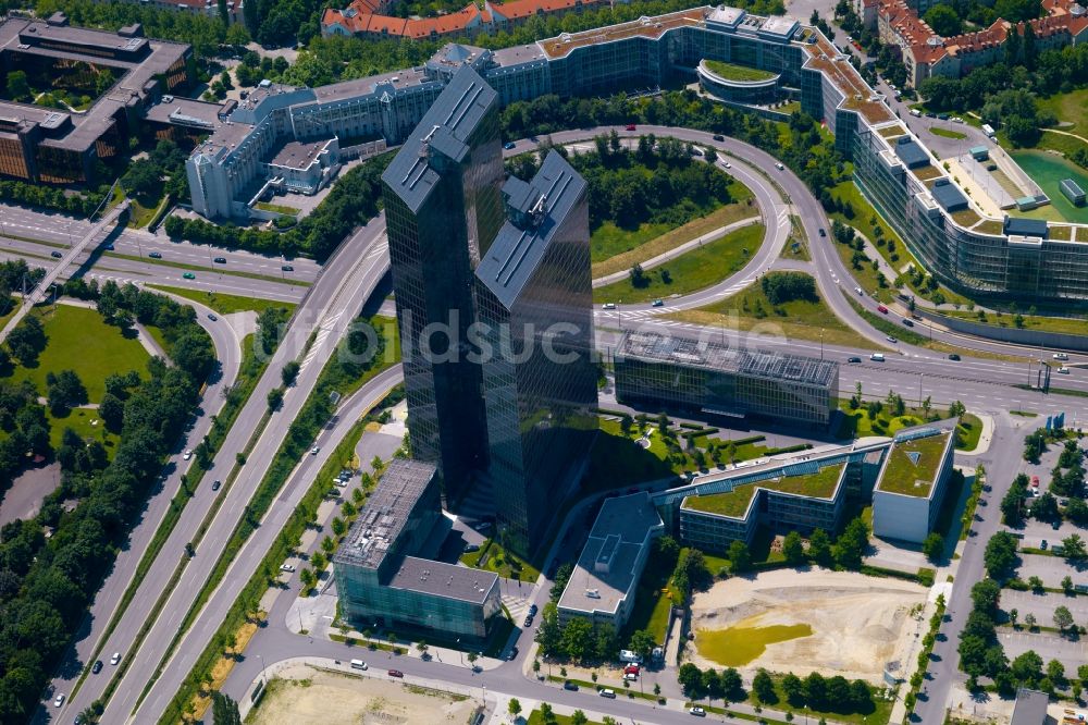 München aus der Vogelperspektive: Hochhaus- Emsemble Highlight Towers in München im Bundesland Bayern