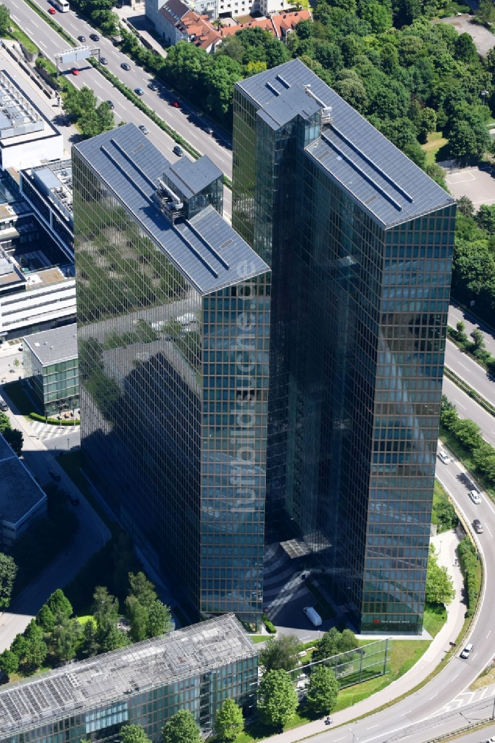 München aus der Vogelperspektive: Hochhaus- Emsemble Highlight Towers in München im Bundesland Bayern